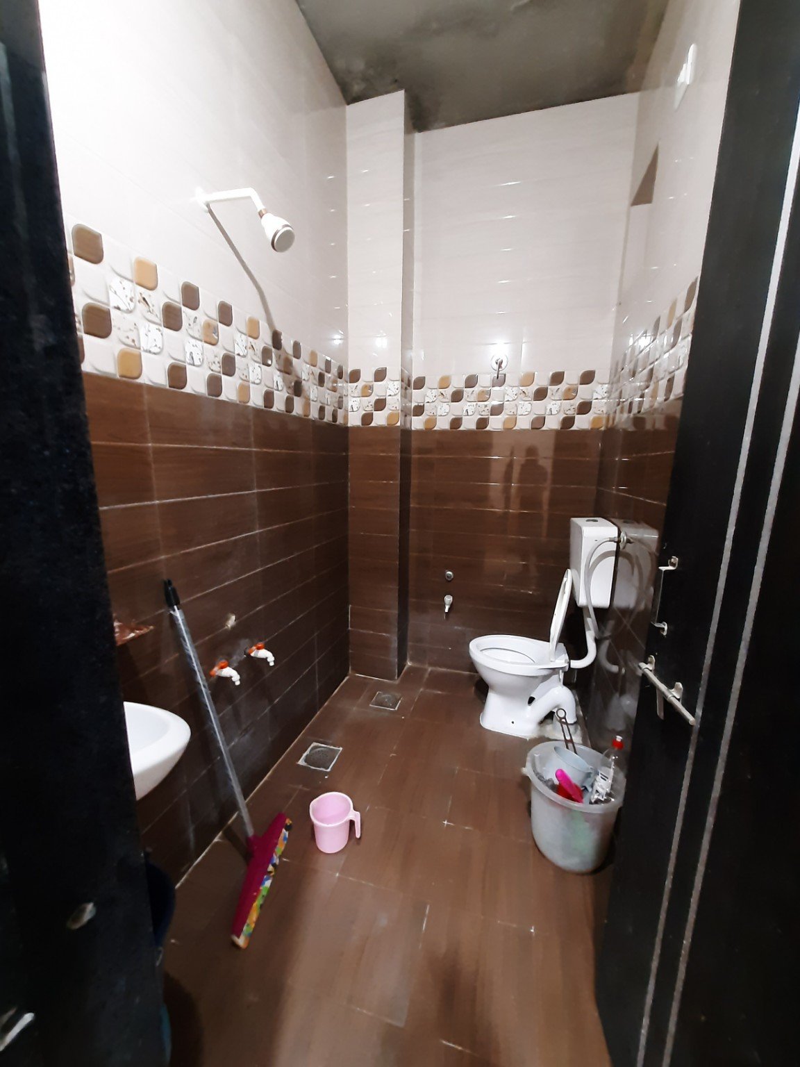 Furnished 1BHK AC Apartment - Photo 6
