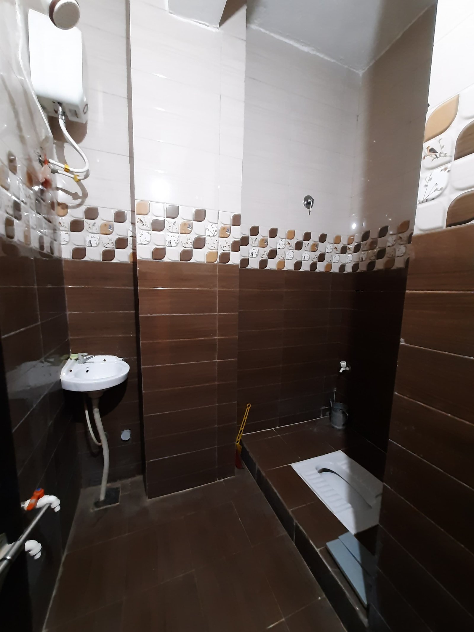Spacious 2BHK AC Apartment - Photo 5