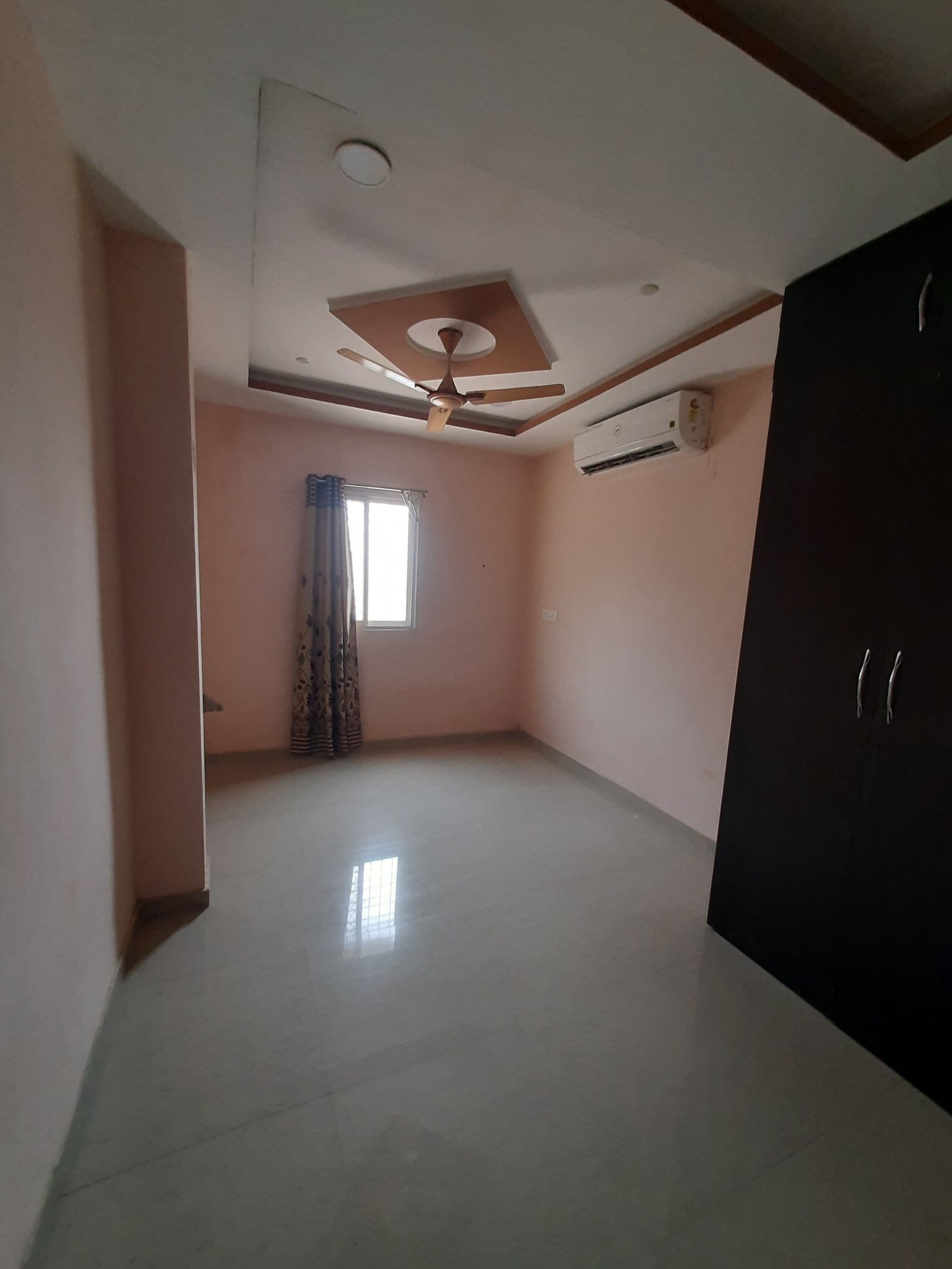 Spacious 2BHK AC Apartment - Photo 3
